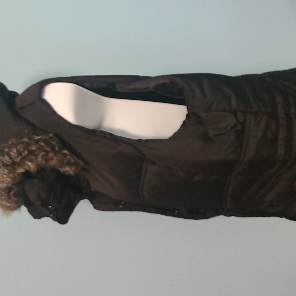 Ladies Vest With Detachable Hood. - Picture 5 of 12